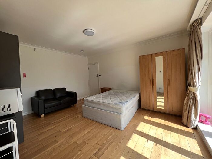 Studio To Rent In Quinta Drive, Barnet, Hertfordshire, EN5