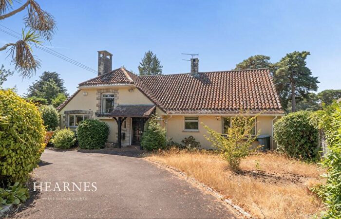 3 Bedroom Detached House For Sale In Elgin Road, Talbot Woods, Bournemouth, BH4