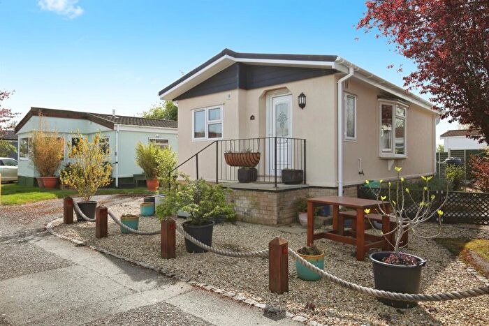 2 Bedroom Park Home For Sale In Thameside Court, Northmoor, Witney, OX29