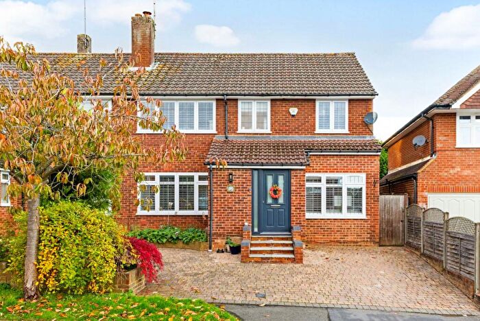 4 Bedroom Semi Detached House For Sale In Park Rise, Harpenden, Hertfordshire, AL5