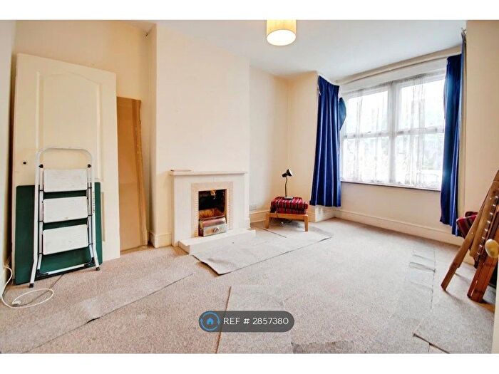 3 Bedroom Semi Detached House To Rent In Whippendell Road, Watford, WD18