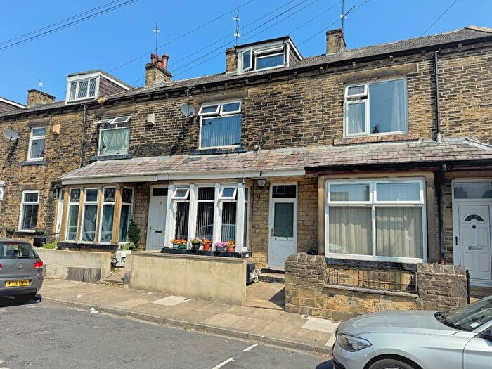 3 Bedroom Terraced House For Sale In Deneside Terrace, Bankfoot, Bradford, BD5