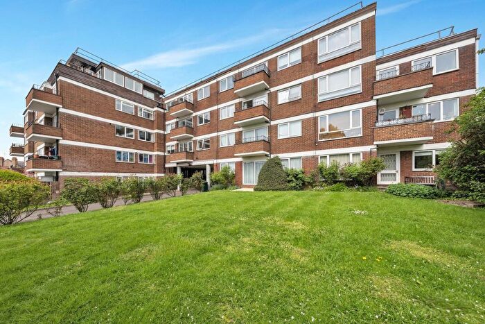 2 Bedroom Flat To Rent In Charlton Lodge, Temple Fortune Lane, London, NW11