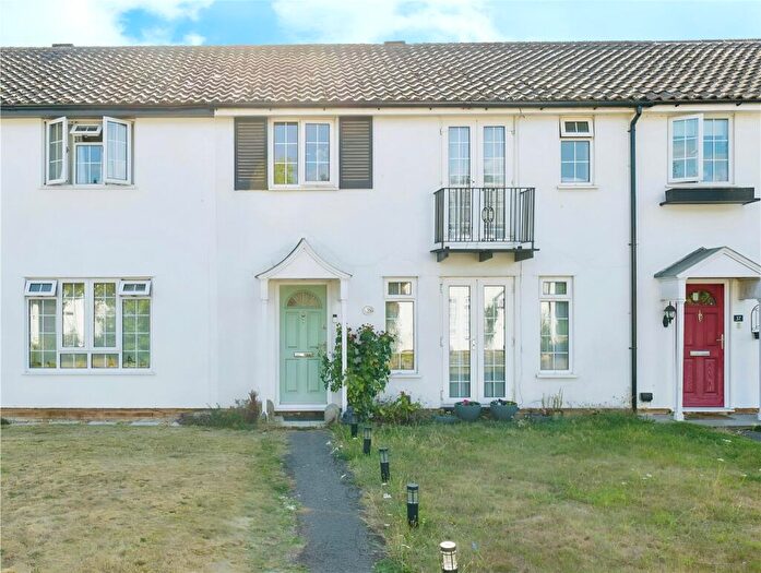 3 Bedroom Terraced House For Sale In Hollins Walk, Reading, Berkshire, RG30