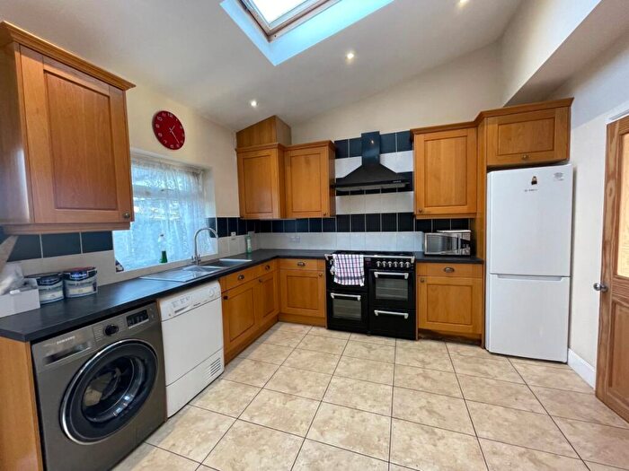 5 Bedroom Flat To Rent In Devonshire Hill Lane, Tottenham, N17