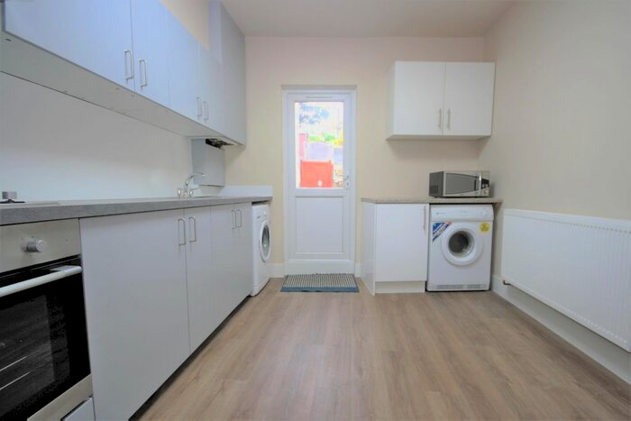 4 Bedroom Flat To Rent In Durham Rise, London, SE18