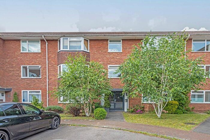 3 Bedroom Flat To Rent In Anglesea Road, Kingston, KT1