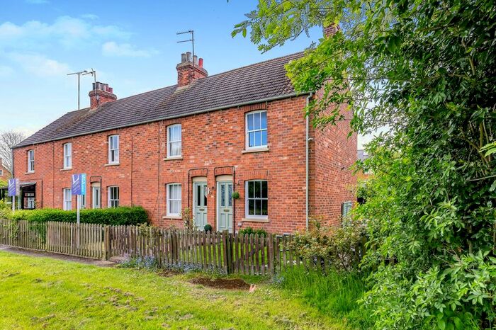 2 Bedroom End Of Terrace House To Rent In The Green, Loughton MK5