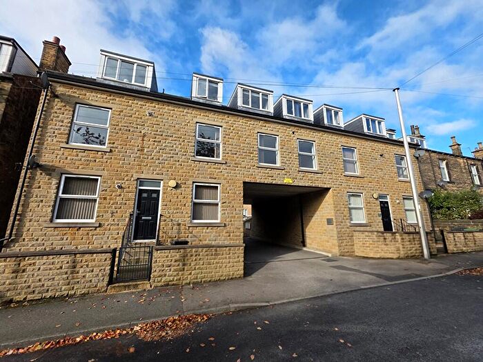 3 Bedroom Apartment To Rent In King Street, Morley, LS27