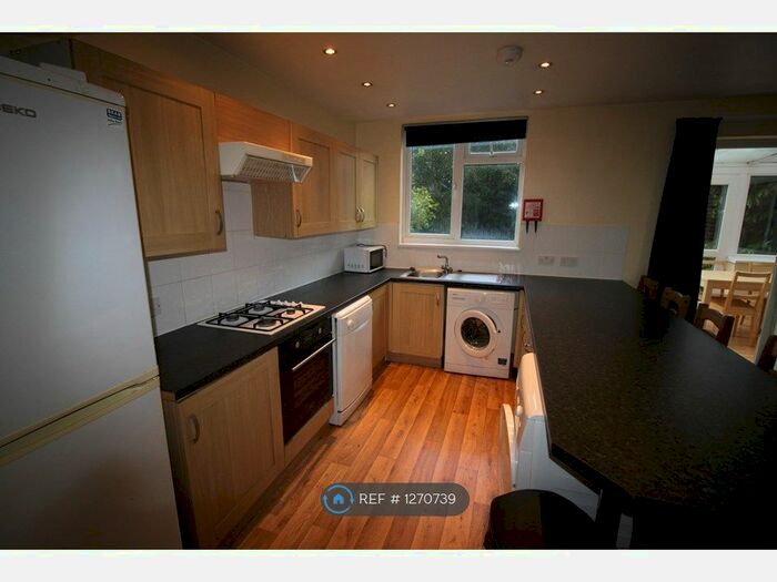 4 Bedroom Semi-Detached House To Rent In Harefield Road, Southampton SO17