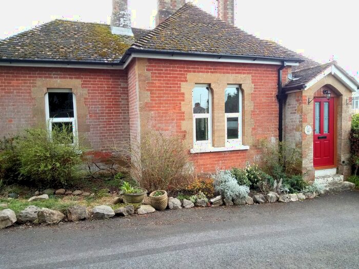 2 Bedroom Lodge To Rent In St. Johns Road, Exmouth, EX8