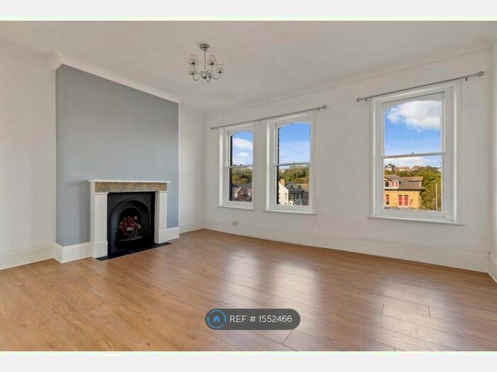 2 Bedroom Maisonette To Rent In Folkestone Road, Dover, CT17