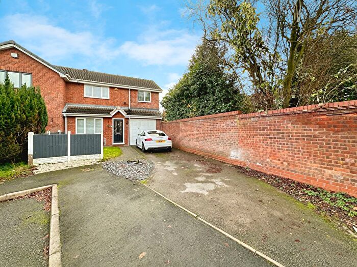 4 Bedroom Semi Detached House For Sale In Memorial Close, Willenhall, WV13