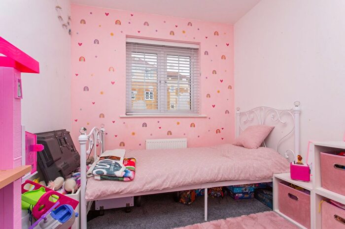 2 Bedroom Flat For Sale In Dorman Avenue North, Aylesham, CT3