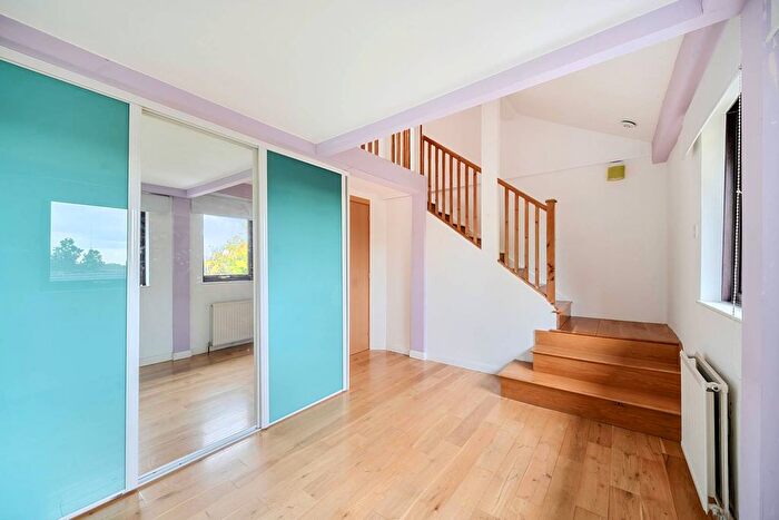 3 Bedroom Property To Rent In Maltings Place, Fulham, London, SW6