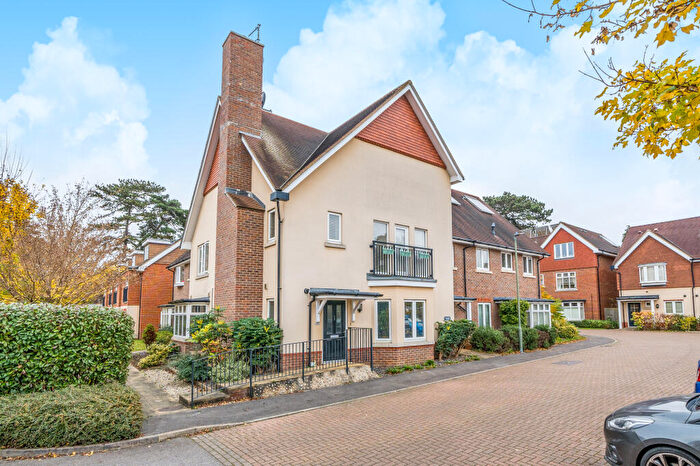 2 Bedroom Apartment For Sale In Ashtead, KT21
