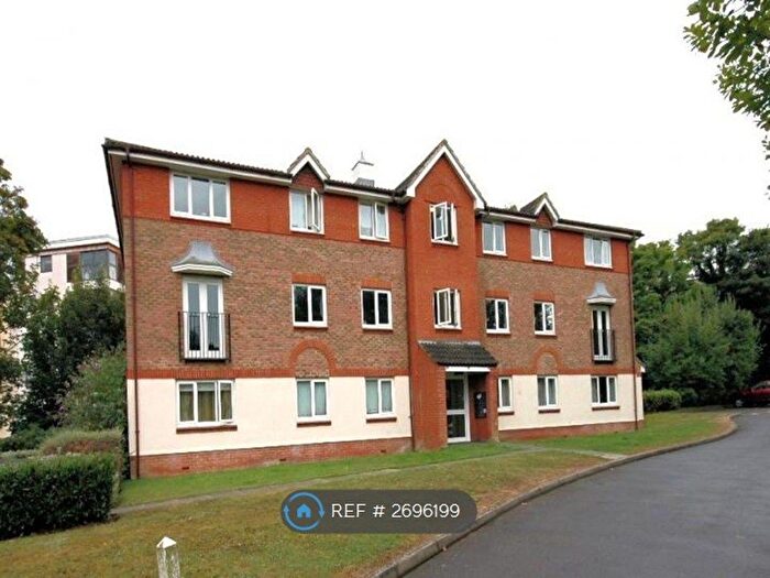 2 Bedroom Flat To Rent In Lindisfarne Gardens, Maidstone, ME16