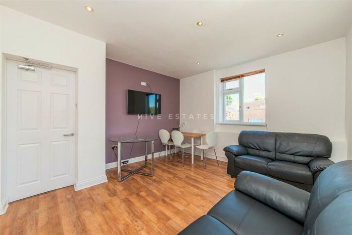 4 Bedroom Flat To Rent In Goldspink Lane, Sandyford, Newcastle Upon Tyne, NE2