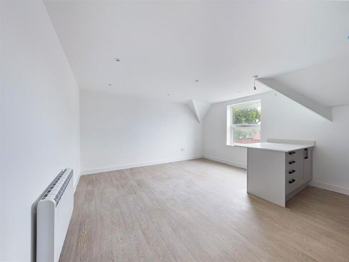 2 Bedroom Flat To Rent In - Station Road, Urmston, Trafford, M41