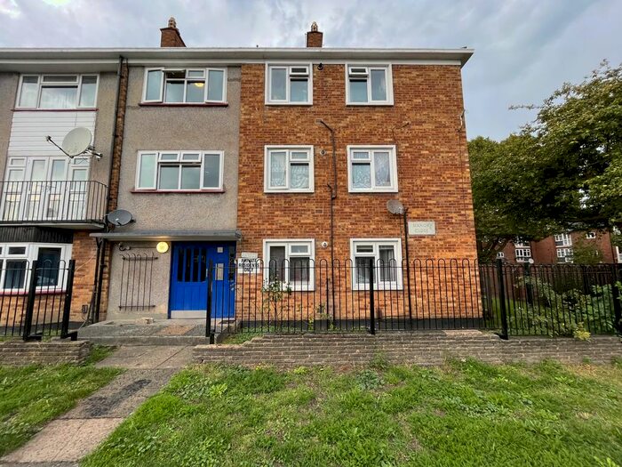 1 Bedroom Flat To Rent In Manor Close, London, E17