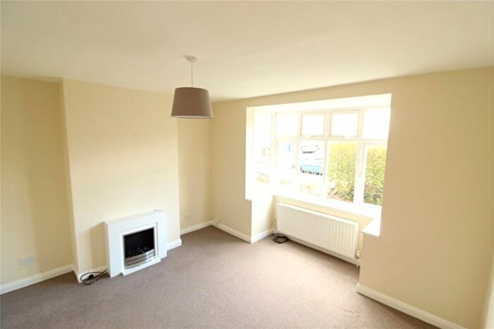 2 Bedroom Maisonette To Rent In Windsor Road, Barnet, Hertfordshire, EN5