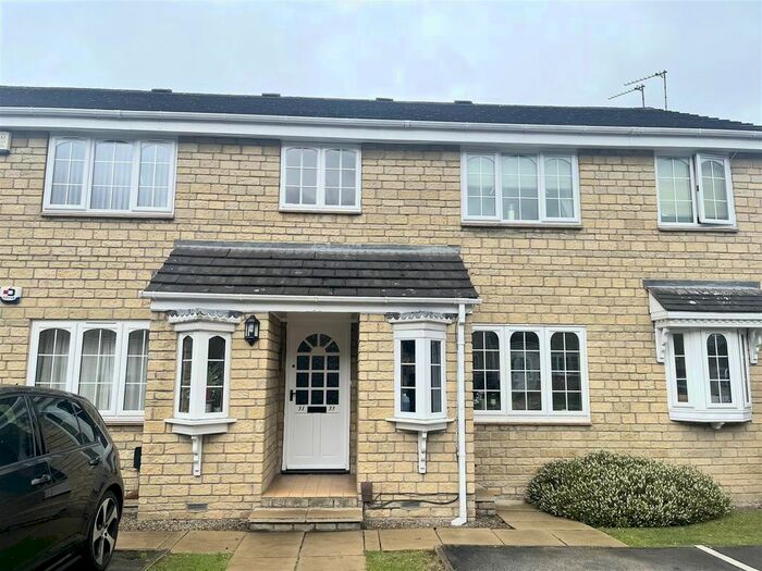 2 Bedroom Flat To Rent In Oakdene Vale, Shadwell, Leeds, LS17