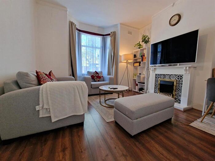 2 Bedroom Apartment For Sale In Portway, Stratford, E15