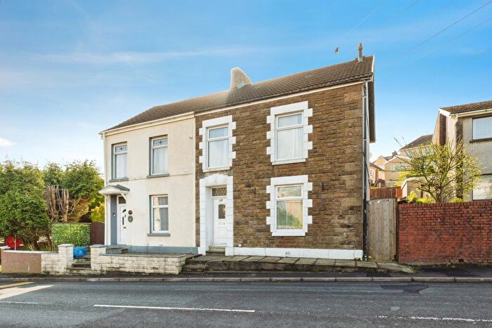 3 Bedroom Semi Detached House For Sale In Felinfoel Road, Llanelli, SA15