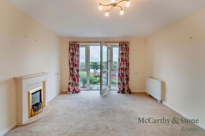 2 Bedroom Apartment For Sale In Trinity Court, Oxford Road, Halifax, HX1