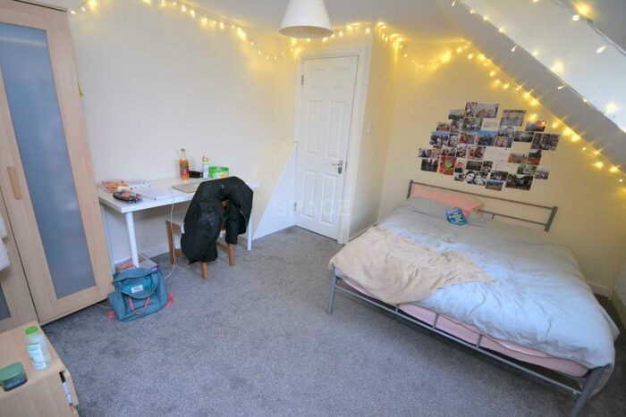 5 Bedroom Terraced House To Rent In Essex Street, Reading, RG2