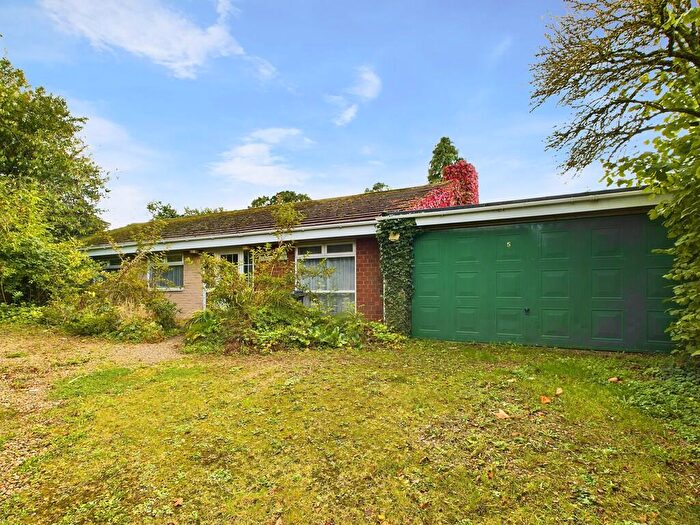 3 Bedroom Detached Bungalow For Sale In Village Way, Aylesbeare, EX5