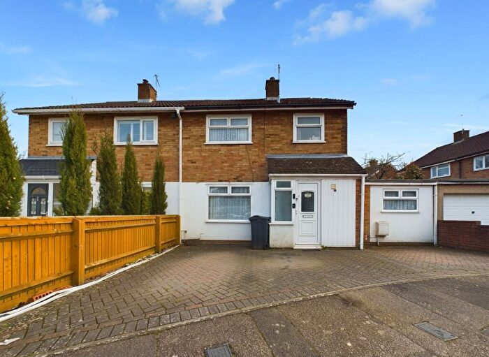 1 Bedroom Semi-Detached House To Rent In Double Room - Warmark Road, Hemel Hempstead, Hertfordshire, HP1