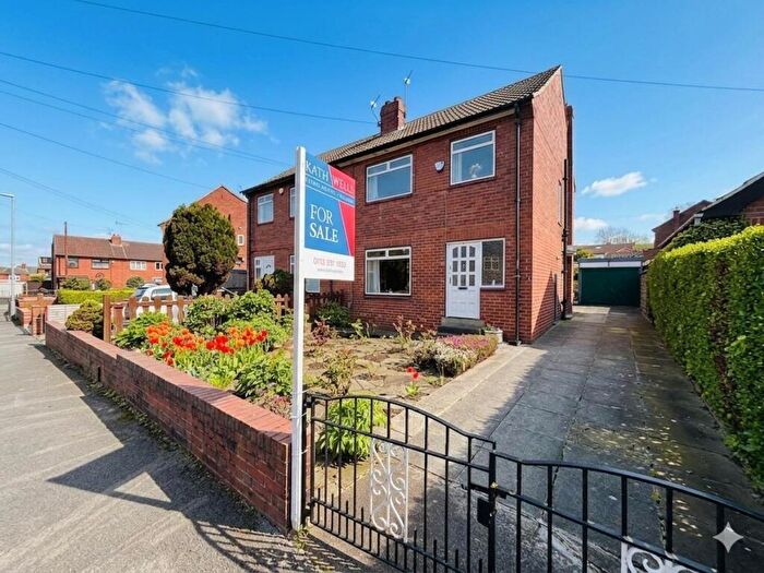 3 Bedroom Semi Detached House For Sale In Kirkdale Gardens, Leeds, LS12