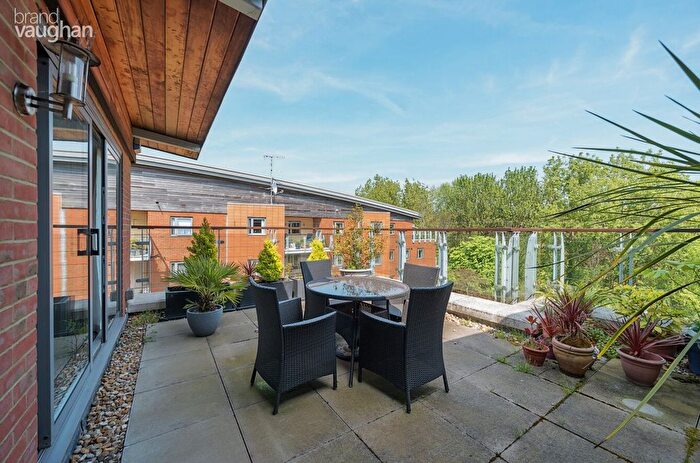 2 Bedroom Flat To Rent In Park View Road, Hove, East Sussex, BN3