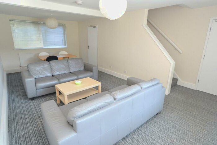 3 Bedroom Semi-Detached House To Rent In Forsythia Gardens, Lenton, Nottingham, NG7