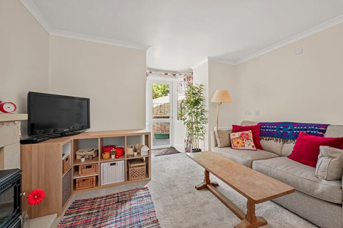 2 Bedroom Flat To Rent In Arterberry Road, London, SW20