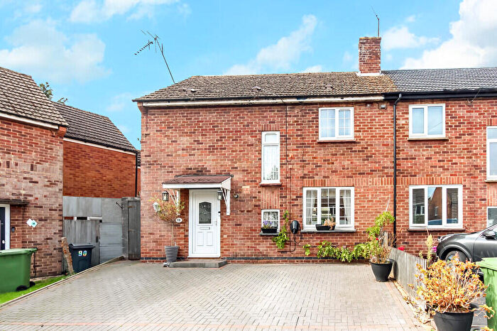 3 Bedroom Semi-Detached House For Sale In Edinburgh Road, Wellingborough, NN8