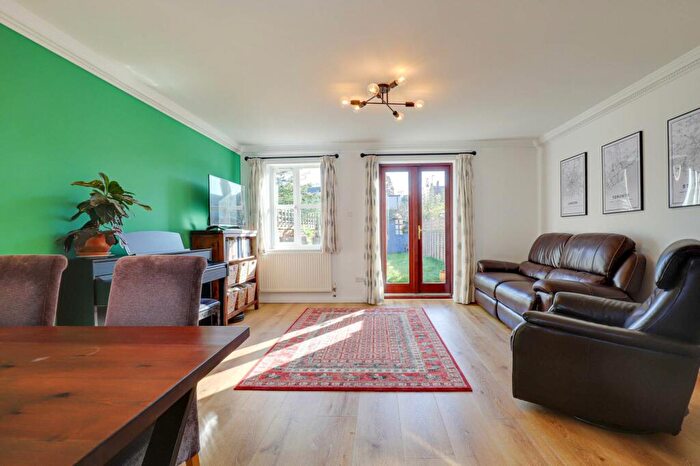 3 Bedroom End Of Terrace House For Sale In Elliots Way, Caversham, RG4