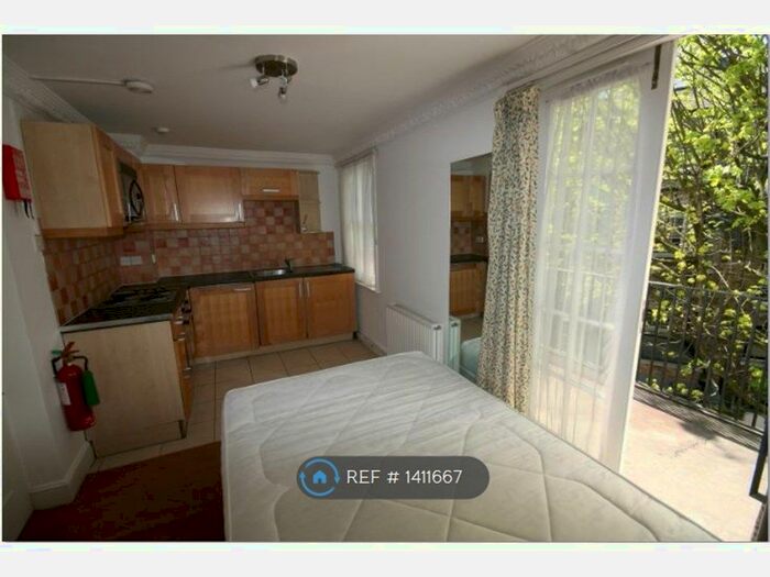 Studio To Rent In Tachbrook Street, London, SW1V