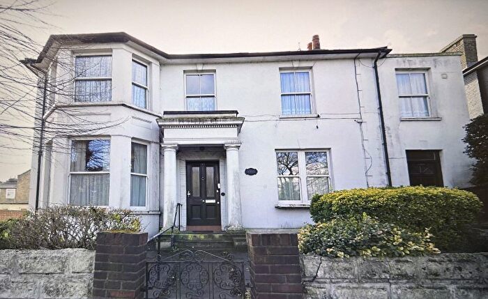 4 Bedroom Semi Detached House For Sale In Plumstead Common Road, Plumstead, London, SE18