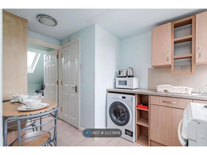 3 Bedroom Flat To Rent In Merton Road, Watford, WD18