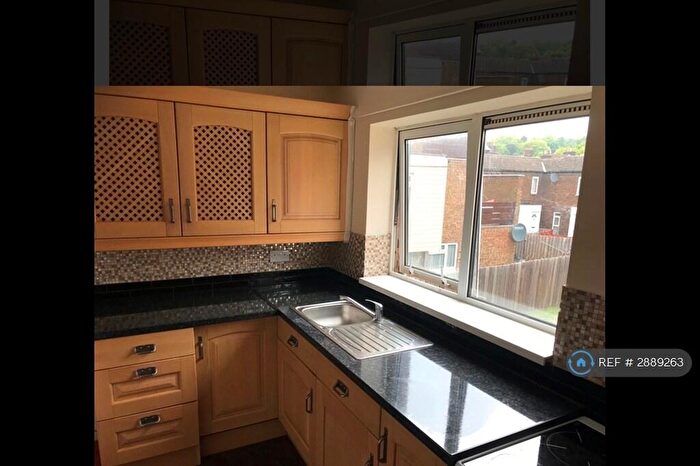 3 Bedroom Flat To Rent In Luton, Luton, LU2