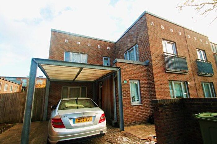 6 Bedroom Property To Rent In Dora Way, London, SW9