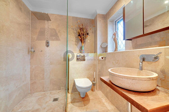 6 Bedroom Detached House For Sale In Farrers Place, Shirley Hills, CR0