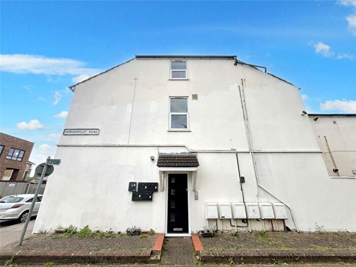 1 Bedroom Flat To Rent In West Street, Erith, DA8