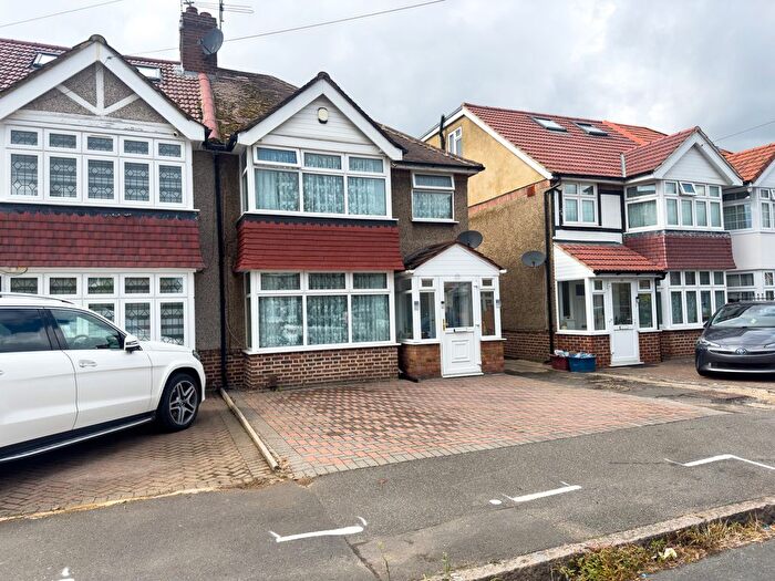3 Bedroom Semi-Detached House For Sale In Almorah Road, Hounslow, Greater London, TW5