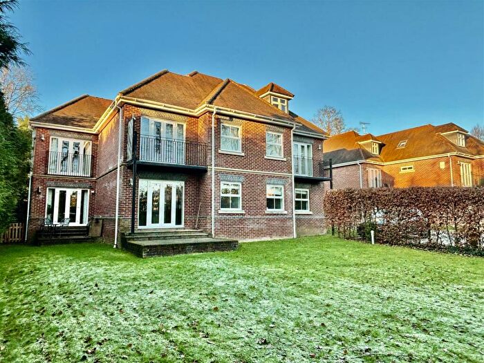 2 Bedroom Apartment For Sale In Tudor Court, London Road, Windlesham, GU20