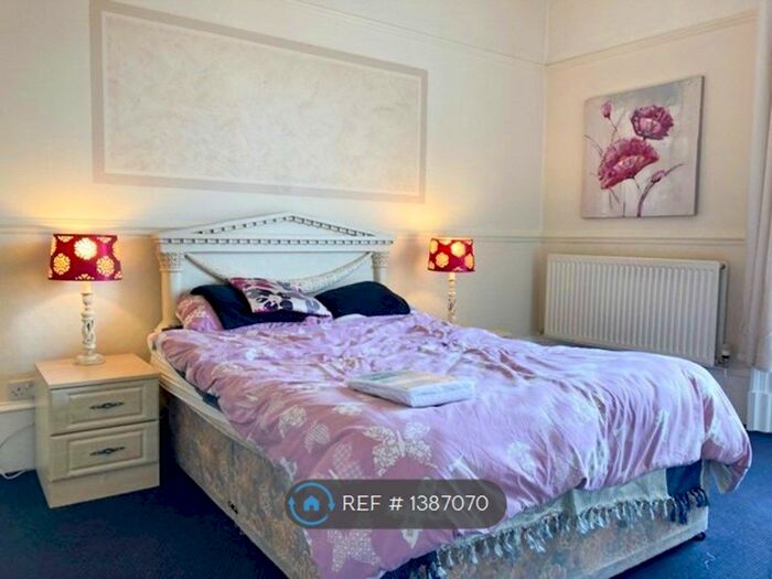 1 Bedroom Flat To Rent In Balmoral Place, Halifax, HX1
