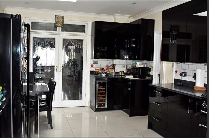 5 Bedroom Detached House To Rent In Westernville Gardens, Ilford, IG2
