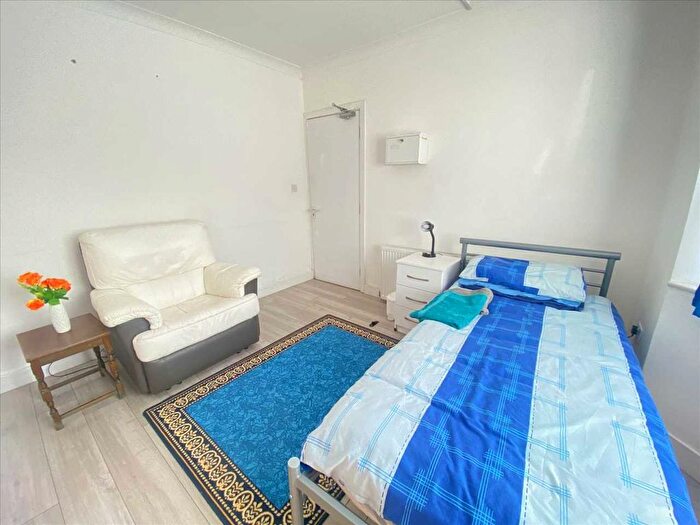 Property To Rent In Hill Rise, Greenford, Greenford, UB6